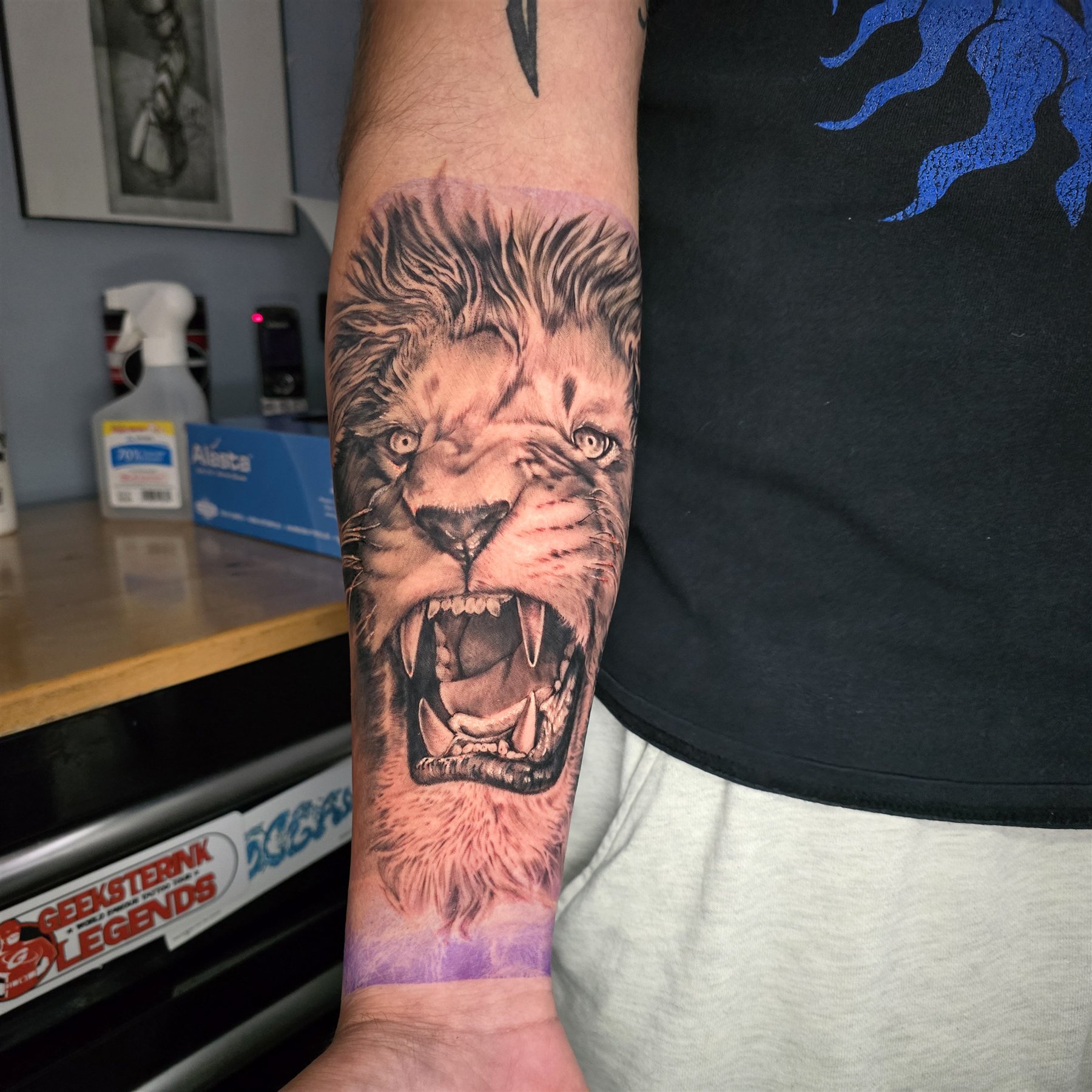 Black and grey roaring lion realism tattoo by Billy Smith